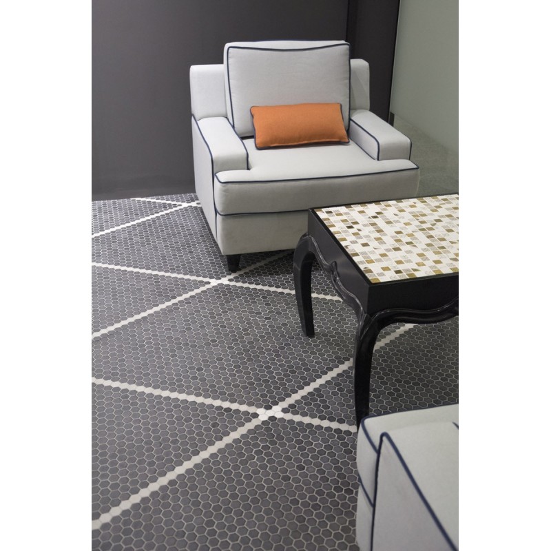 Emaux de verre hexagonal gris foncé mat D:3.175cm sur plaque de 30.1x29cm onxstoneglass antracite Emaux de verre hexagonal gris foncé mat D:3.175cm sur plaque de 30.1x29cm onxstoneglass antracite