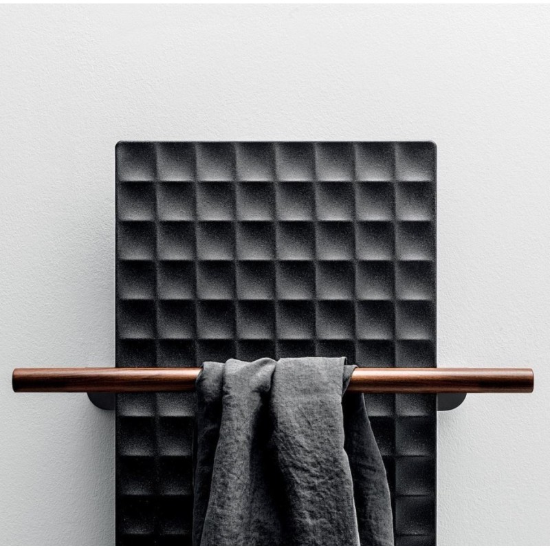 Sèche-serviette radiateur vertical électrique design 122x41cm avec barre porte-serviette en bois antxWaffle V de couleur Sèche-serviette radiateur vertical électrique design 122x41cm avec barre porte-serviette en bois antxWaffle V de couleur
